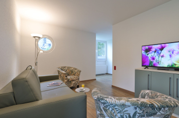 Waldfrieden Whg. 3 - Blick auf den offenen Wohnbereich mit TV
