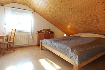 Urlauberdorf 23a - Blick in das Schlafzimmer im OG