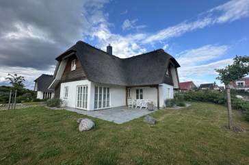 Möwennest - Blick auf dass wunderschöne Ferienhaus unter Reet
