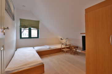 Traveblick - Blick in das kleine Schlafzimmer mit 2 Einzelbetten
