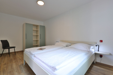 Waldfrieden Whg. 5 - Blick in das Schlafzimmer mit einem Doppelbett