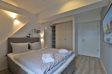 Ohlerich Speicher App.45 - kleiner Schlafbereich mit Doppelbett und TV