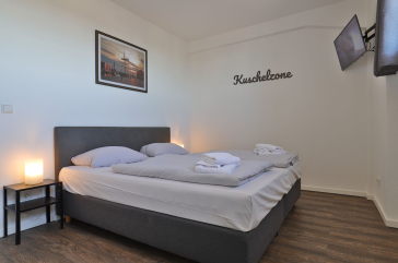 Ohlerich Speicher App. 31 - Blick in das Schlafzimmer mit einem Boxspringbett