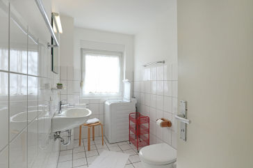 Urlauberdorf 32a - Blick in das Tageslichtbad mit Dusche