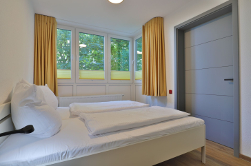 Waldfrieden Whg. 4 - Blick in das Schlafzimmer mit einem Doppelbett