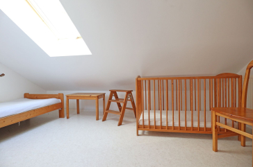 Urlauberdorf 32a - Blick in das kleine Schlafzimmer im OG