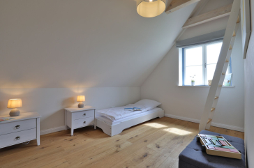 Lillesand - Blick in das Schlafzimmer im Obergeschoss mit 2 Einzelbetten