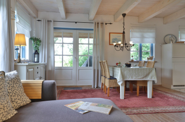 Sternschnuppe - Blick vom Sofa auf den Essbereich und die Küchenzeile