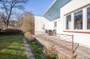 Mariannenweg 7 - Blick auf den Bungalow und die Terrasse