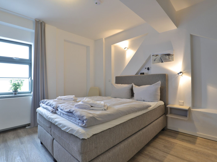 Ohlerich Speicher App.45 - kleiner Schlafbereich mit Doppelbett und TV