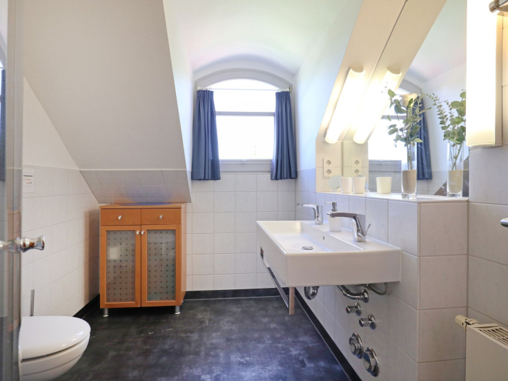 Villa Seegarten Whg. Seg11 - Blick in das Tageslichbad mit Dusche