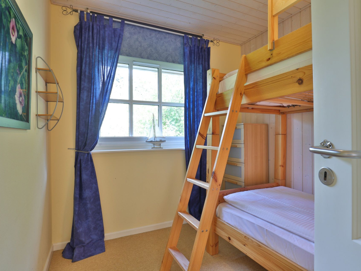Landhaus Uhlenbusch - Blick in ein Schlafzimmer mit Etagenbett im EG