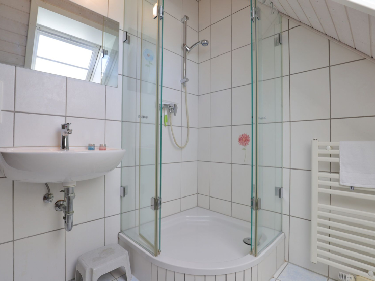 Landhaus Uhlenbusch - Blick in das Duschbad mit Sauna im OG