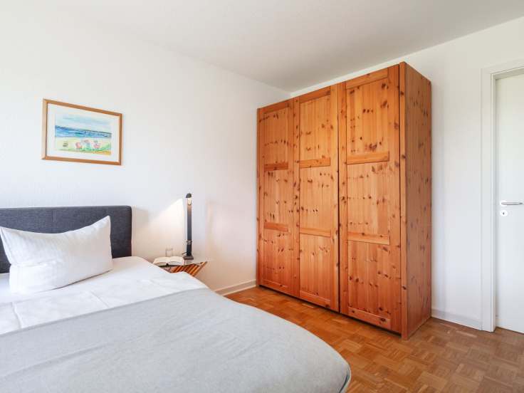 Seeschwalbe Whg.03 - Blick in das Schlafzimmer mit Boxspringbett