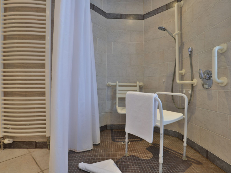 Waterkant 24 - Blick in das Tageslichtbad mit Dusche