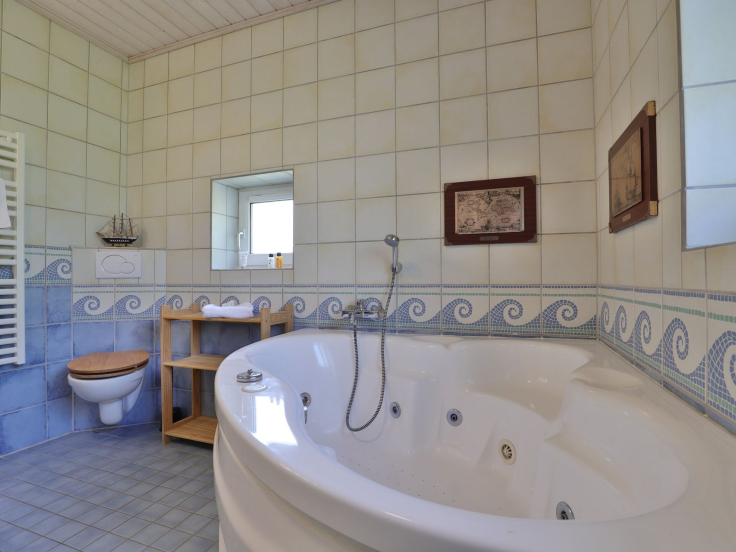 Landhaus Uhlenbusch - Blick in das Vollbad im Erdgeschoss
