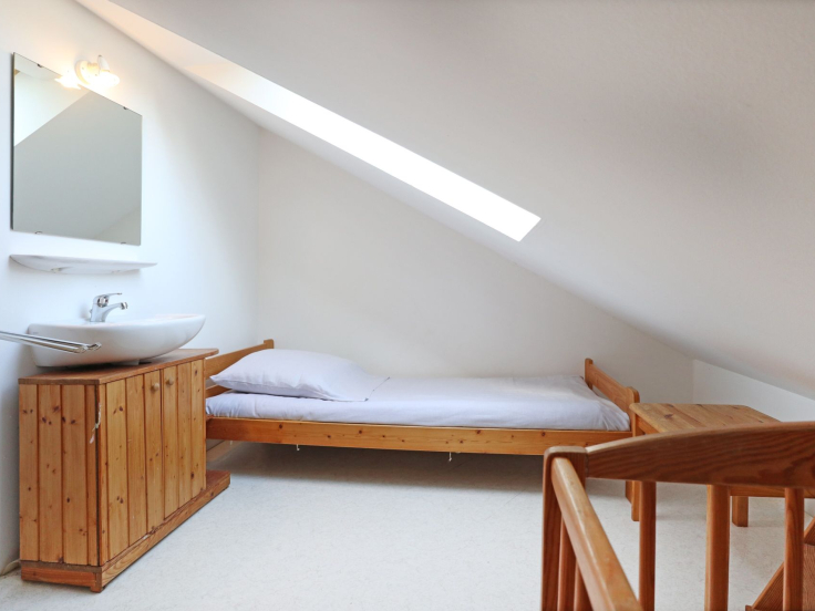 Urlauberdorf 32a - Blick in das kleine Schlafzimmer im OG
