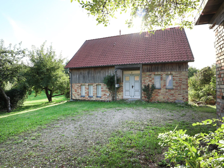 Schwanhaus - Blick auf das Ferienhaus von der Straßenseite