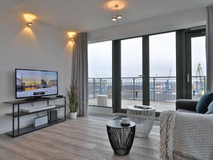 Ohlerich Speicher App.47 - Blick auf den offenen Wohnbereich mit Fernseher