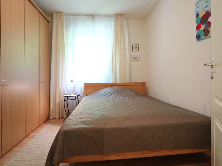 Barendorf Whg. Fritscher - Blick in das Schlafzimmer mit großen Kleiderschrank