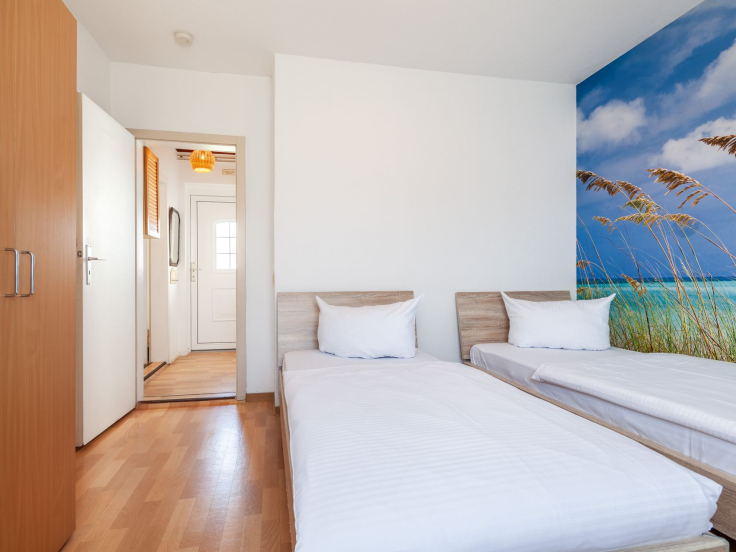 Mariannenweg 7 - Blick in das Schlafzimmer mit zwei Einzelbetten