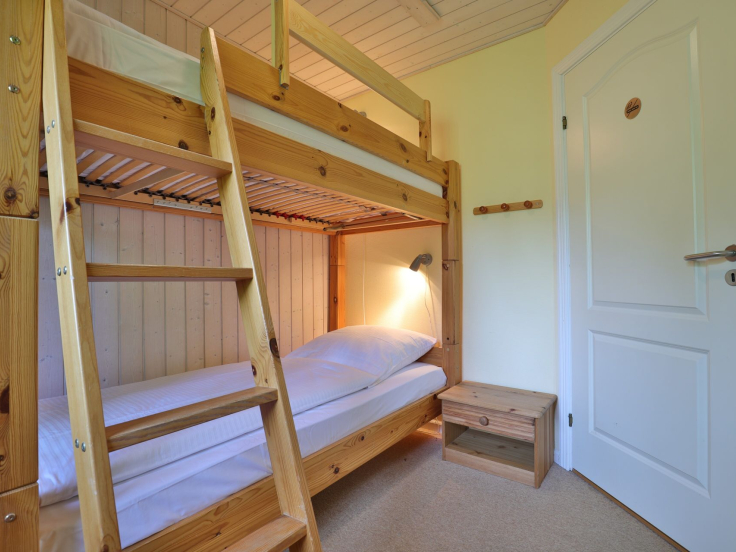 Landhaus Uhlenbusch - Blick in ein Schlafzimmer mit Etagenbett im EG