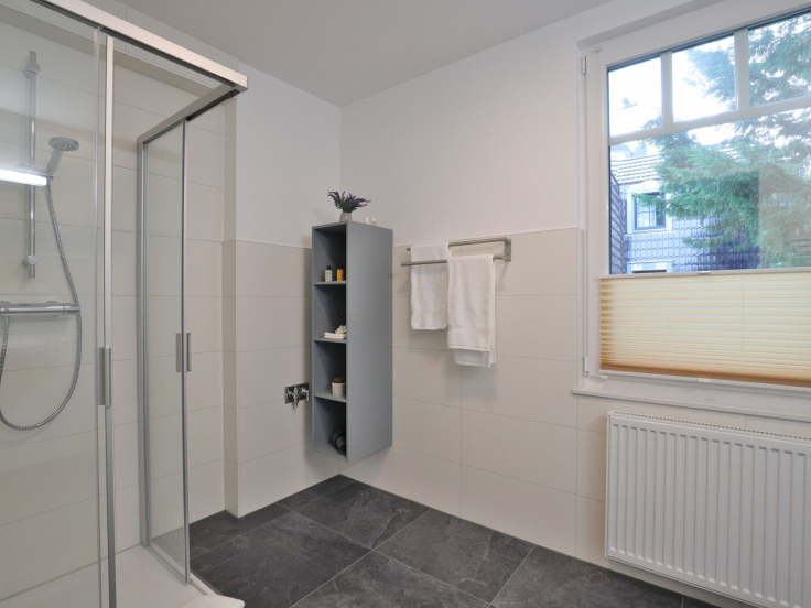 Waldfrieden Whg. 8 - Blick in das Tageslichtbad mit Dusche