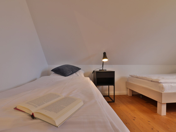 Ruhe-Insel Ferienhaus - Blick in das Schlafzimmer mir 2 Einzelbetten im OG