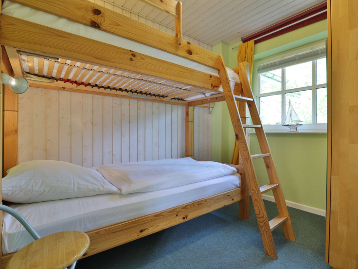 Landhaus Uhlenbusch - Blick in ein Schlafzimmer mit Etagenbett im EG