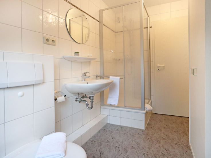 Mariannenweg Whg.13 - Blick in das Tageslichbad mit Dusche