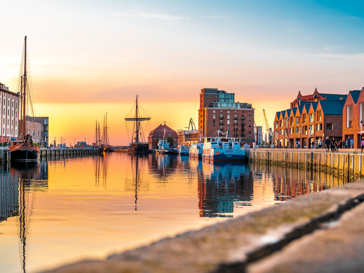 Hansestadt Wismar - Blick auf den Alten Hafen und den Ohlerich Speicher