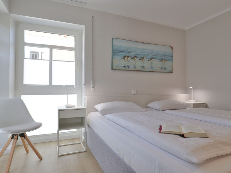 Haus am Meer, Whg.06 - Blick in das Schlafzimmer mit einem schönen Doppelbett