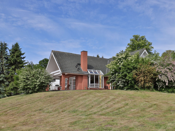 Landhaus Uhlenbusch - Blick auf das Ferienhaus im Grünen
