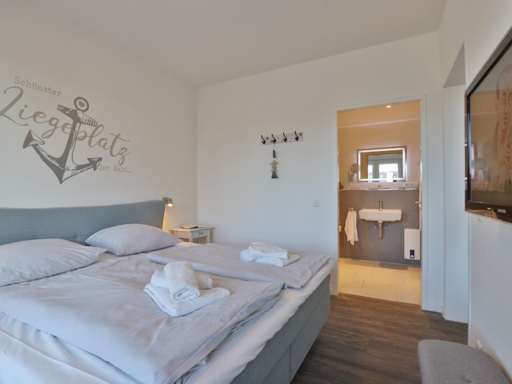 Hafenspitze App. 09 - Blick in das Schlafzimmer mit 2.TV