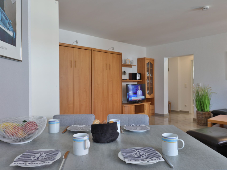 Haus am Meer, Whg.06 - Blick in den offenen Wohn-/ Essbereich mit TV