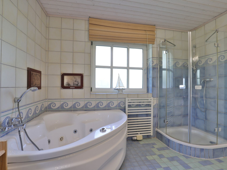 Landhaus Uhlenbusch - Blick in das Vollbad im Erdgeschoss