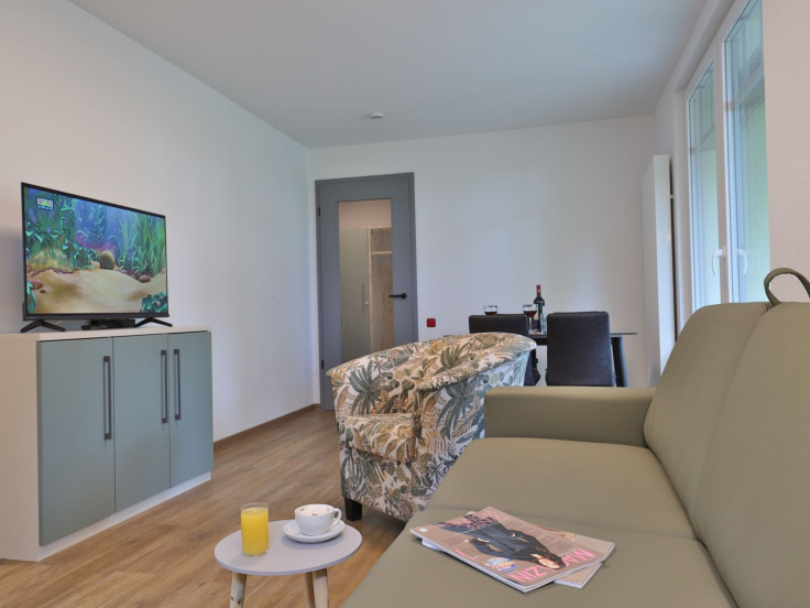 Waldfrieden Whg. 3 - Blick auf den offenen Wohnbereich mit TV