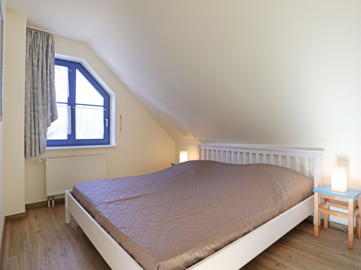 Papillon Whg. Nr. 11/8 - Blick in das Schlafzimmer im OG (links)