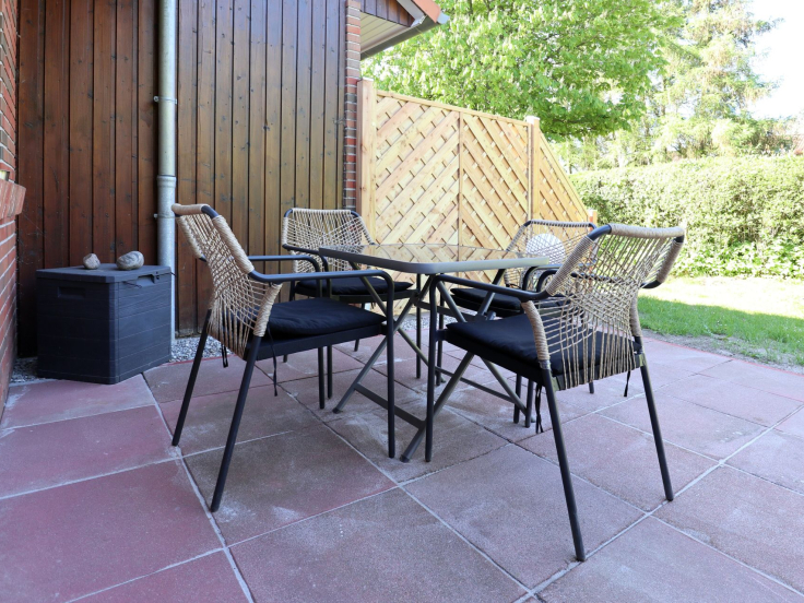 Urlauberdorf 43c - Blick auf die Terrasse hinter dem Haus