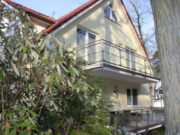 Blick auf das Appartementhaus von der Mittelpromenade