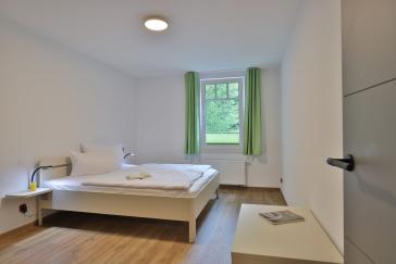 Waldfrieden Whg. 8 - Blick in das Schlafzimmer mit einem Doppelbett