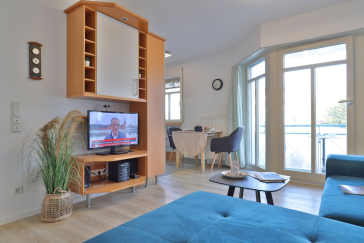 Haus am Meer, Whg.2 - Blick auf den offenen Wohn-/Essbereich mit Balkon