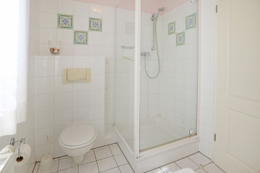 Barendorf Whg. Fritscher - Blick in das Tageslichtbad mit Dusche