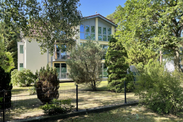 Haus Waldfrieden - Blick auf das Haus von der Strandpromenade