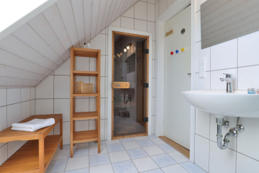 Landhaus Uhlenbusch - Blick in das Duschbad mit Sauna im OG