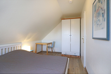 Papillon Whg. Nr. 11/8 - Blick in das Schlafzimmer im OG (links)