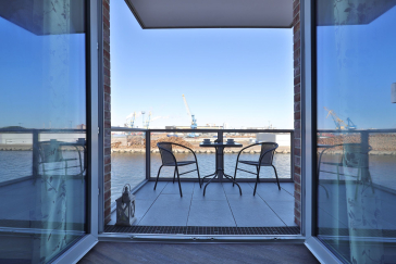 Hafenspitze App. 17 - Blick auf den Balkon, Richtung Überseehafen