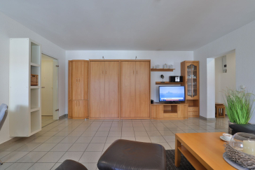 Haus am Meer, Whg.06 - Blick vom Sofa auf die Schrankbetten und den TV