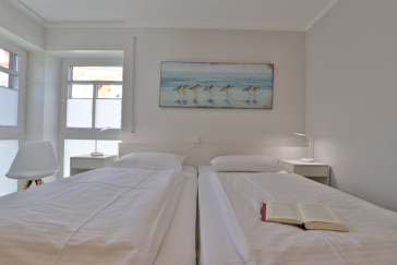Haus am Meer, Whg.06 - Blick in das Schlafzimmer mit einem schönen Doppelbett