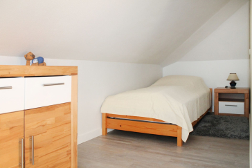 Villa Seegarten Whg. Seg11 - Blick in das Schlafzimmer mit einem Einzelbett